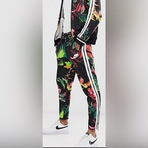 Nike NSW PalmTree Men's TrackPants
SP190811FVN 
AR1613-389
883212133878
size2XL